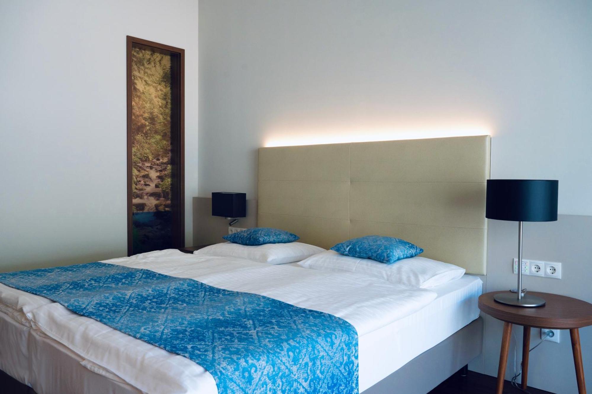 Nuhr Medical - Hotel & Restaurant Senftenberg ภายนอก รูปภาพ
