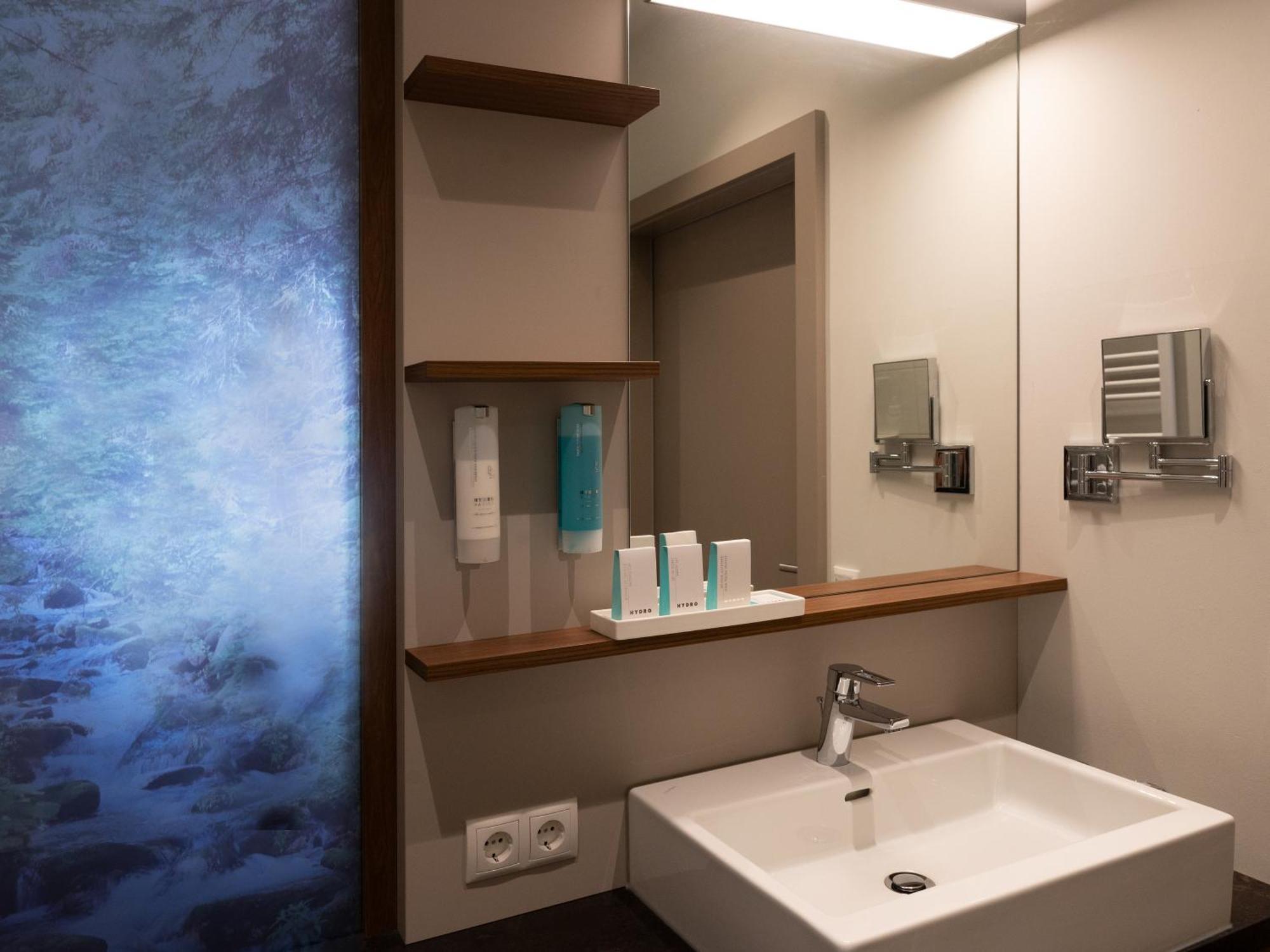 Nuhr Medical - Hotel & Restaurant Senftenberg ภายนอก รูปภาพ
